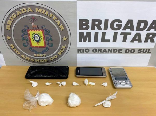 Dupla é presa por tráfico de entorpecentes