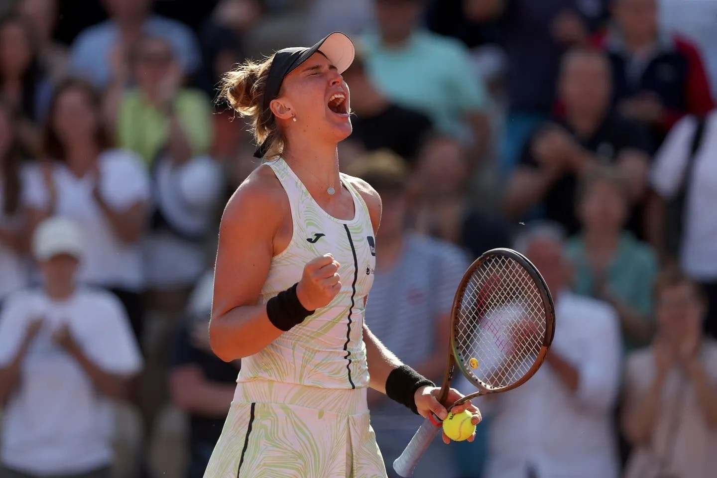 Bia Haddad vai à semifinal de Roland Garros e faz história no tênis  brasileiro - NSC Total