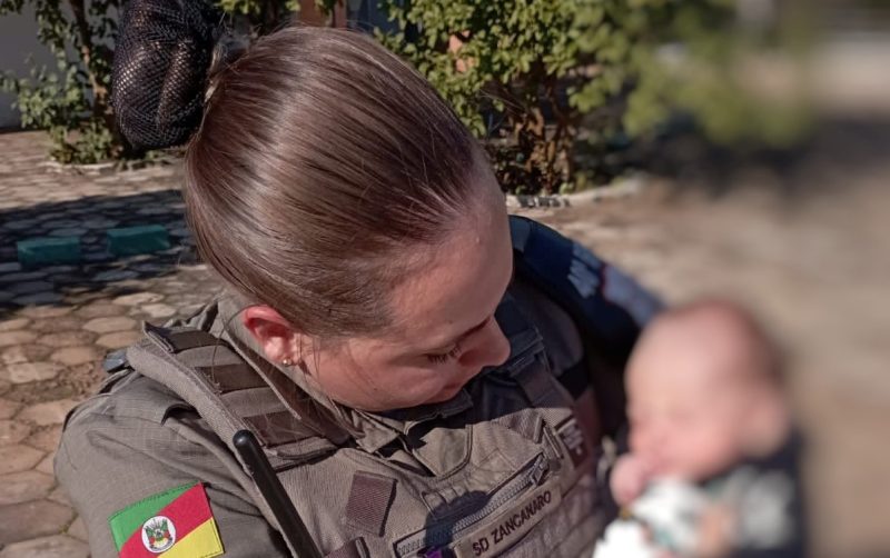 Policiais auxiliam a salvar bebê em Estrela