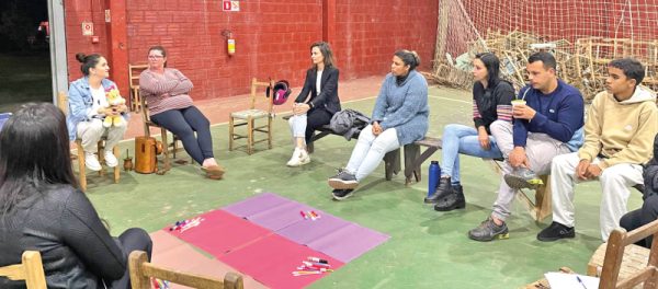 Voluntários formam grupo para sede à associação de moradores