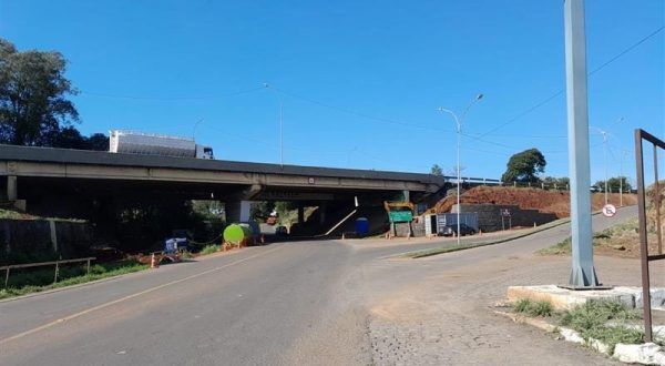 Obras de ponte na BR-386 fecham acesso a bairro de Estrela