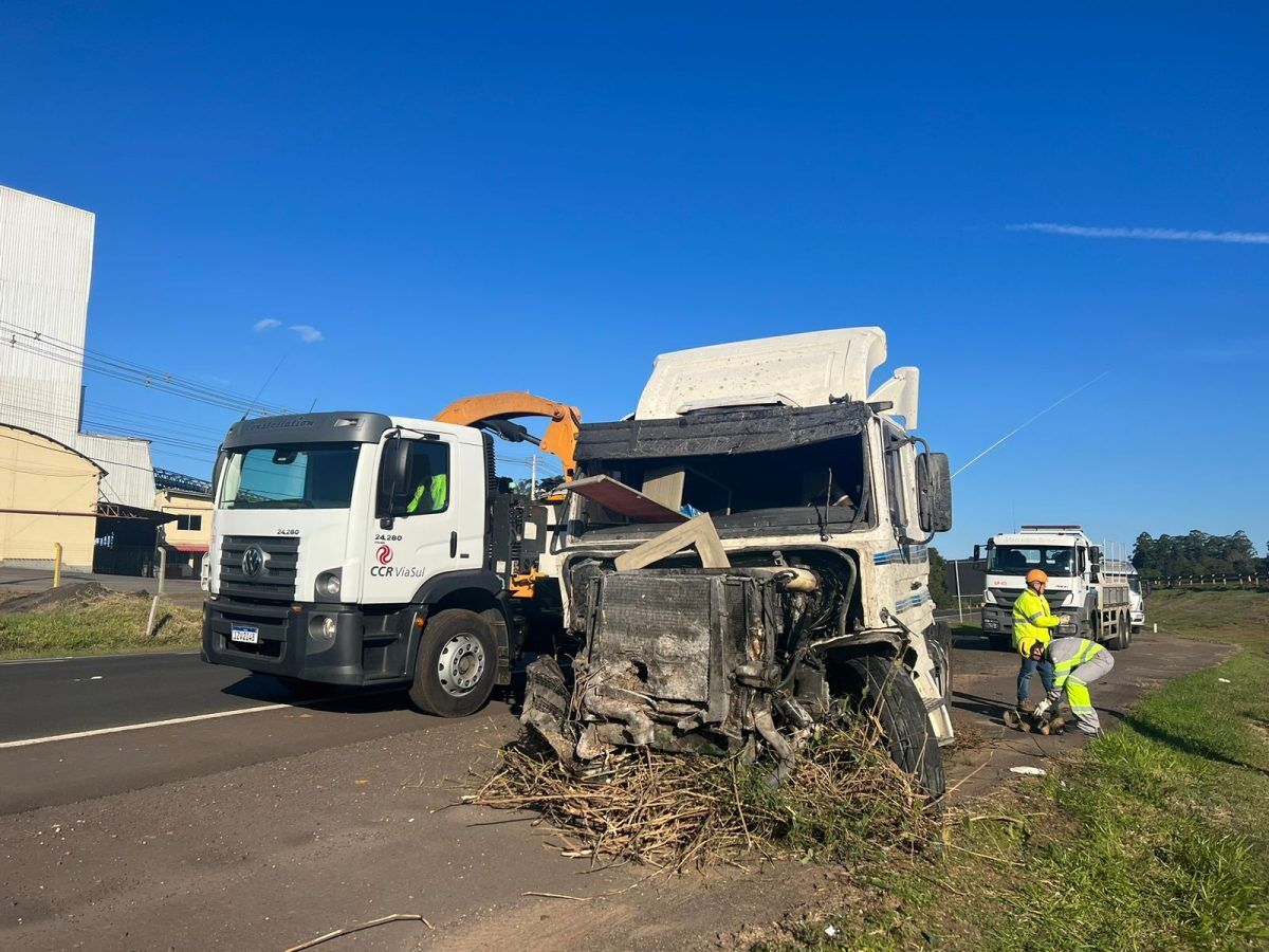 Retirada de carreta do Arroio Estrela congestiona BR-386