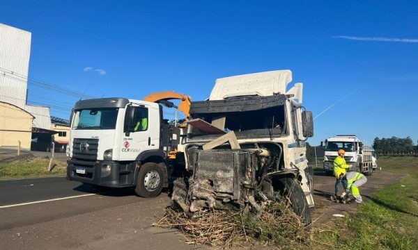 Retirada de carreta do Arroio Estrela congestiona BR-386