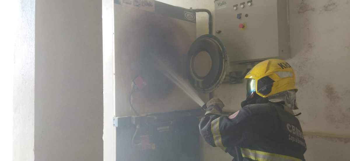 Bombeiros controlam princípio de incêndio no hospital de Cruzeiro do Sul