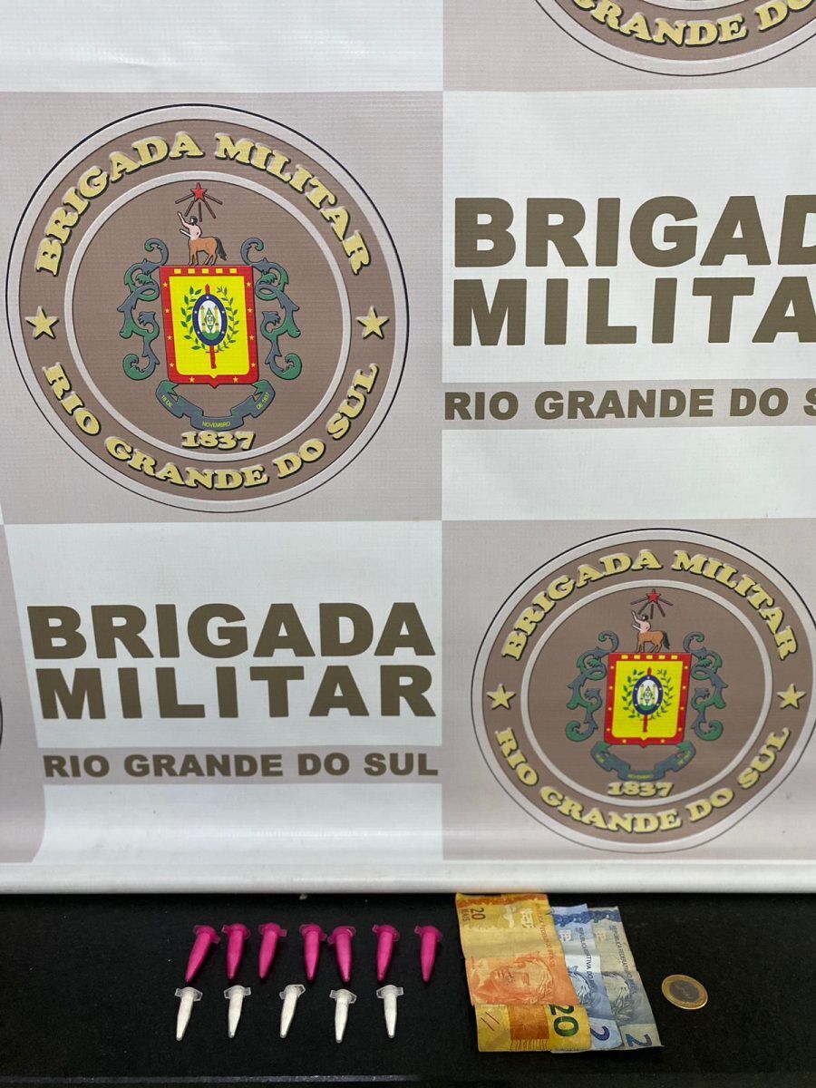 Policiais militares prendem homem por tráfico de drogas