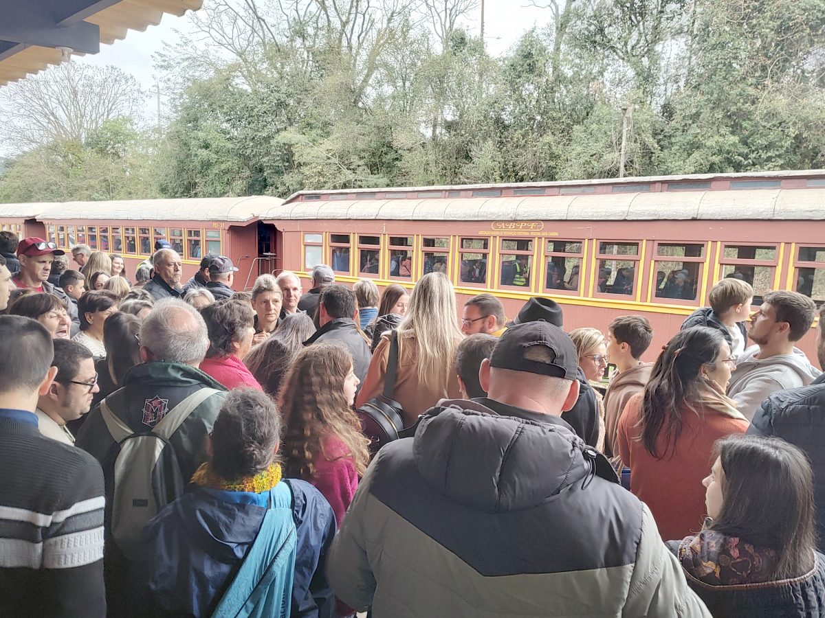 Trem dos Vales recebe mais de 2,4 mil passageiros no primeiro fim de semana