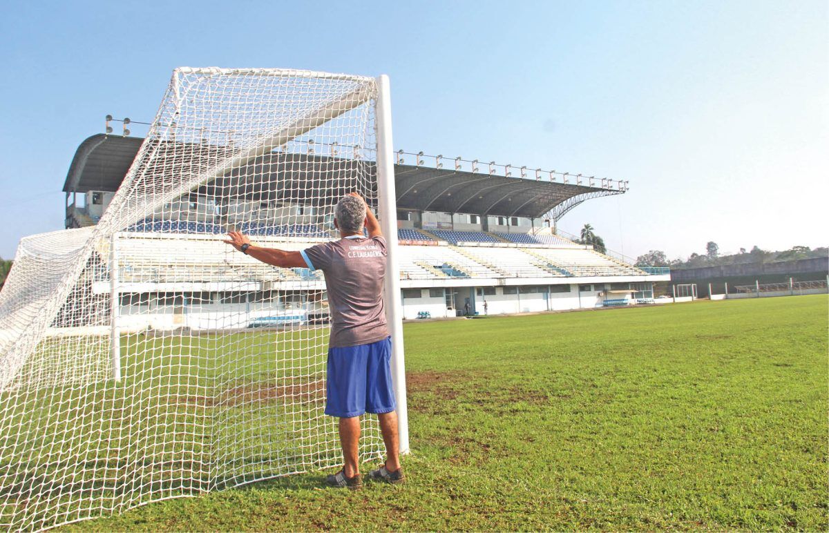 Arena lotada para impulsionar o Dense