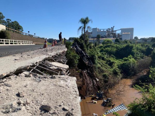 Caminhoneiro morre em acidente na BR-386, em Estrela