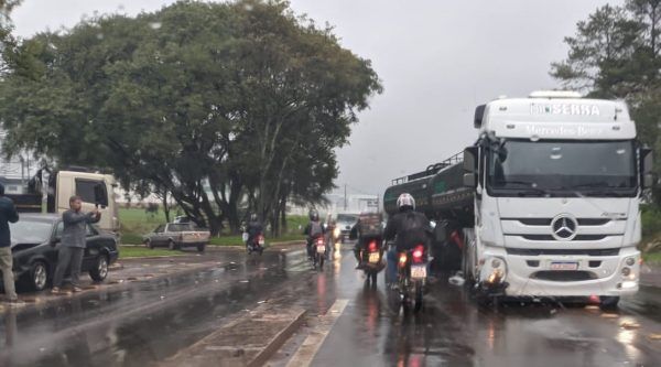 Acidente congestiona entroncamento da RSC-453 com a ERS-130