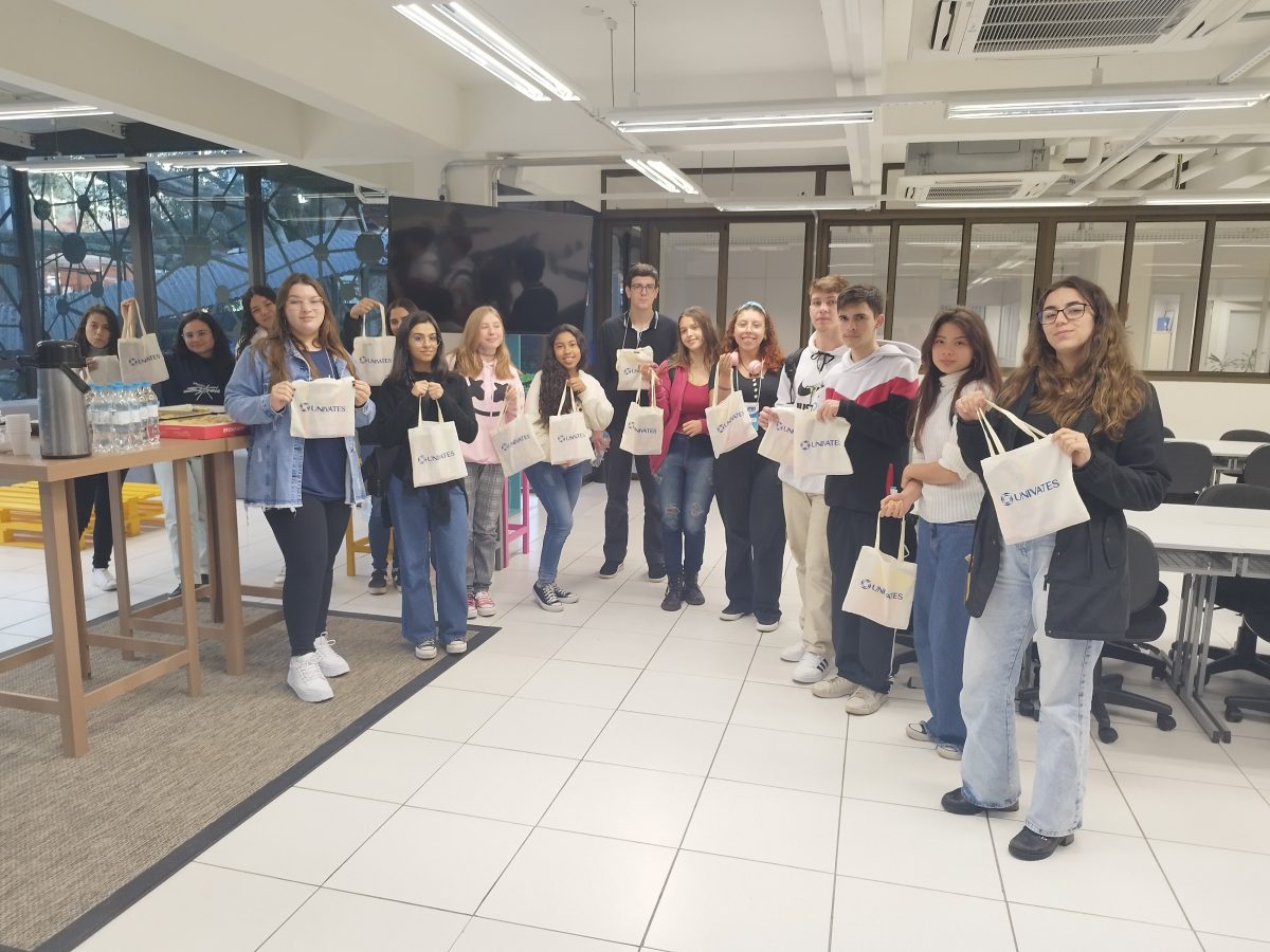 Integrantes do projeto Rumo visitam a Univates e participam de teste vocacional