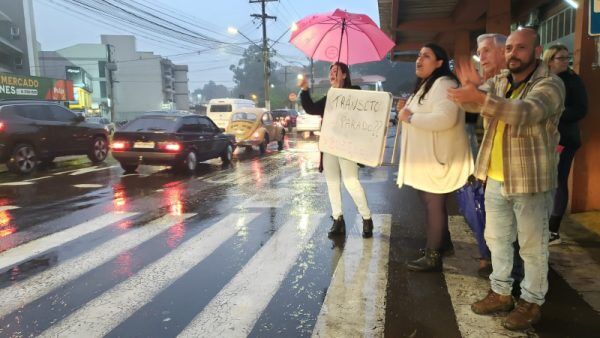 Moradores protestam na saída de Estrela devido ao tráfego intenso