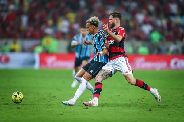 Grêmio perde para o Flamengo e está fora da final