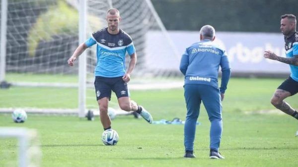 Rodrigo Ely é relacionado para partida contra o Fluminense