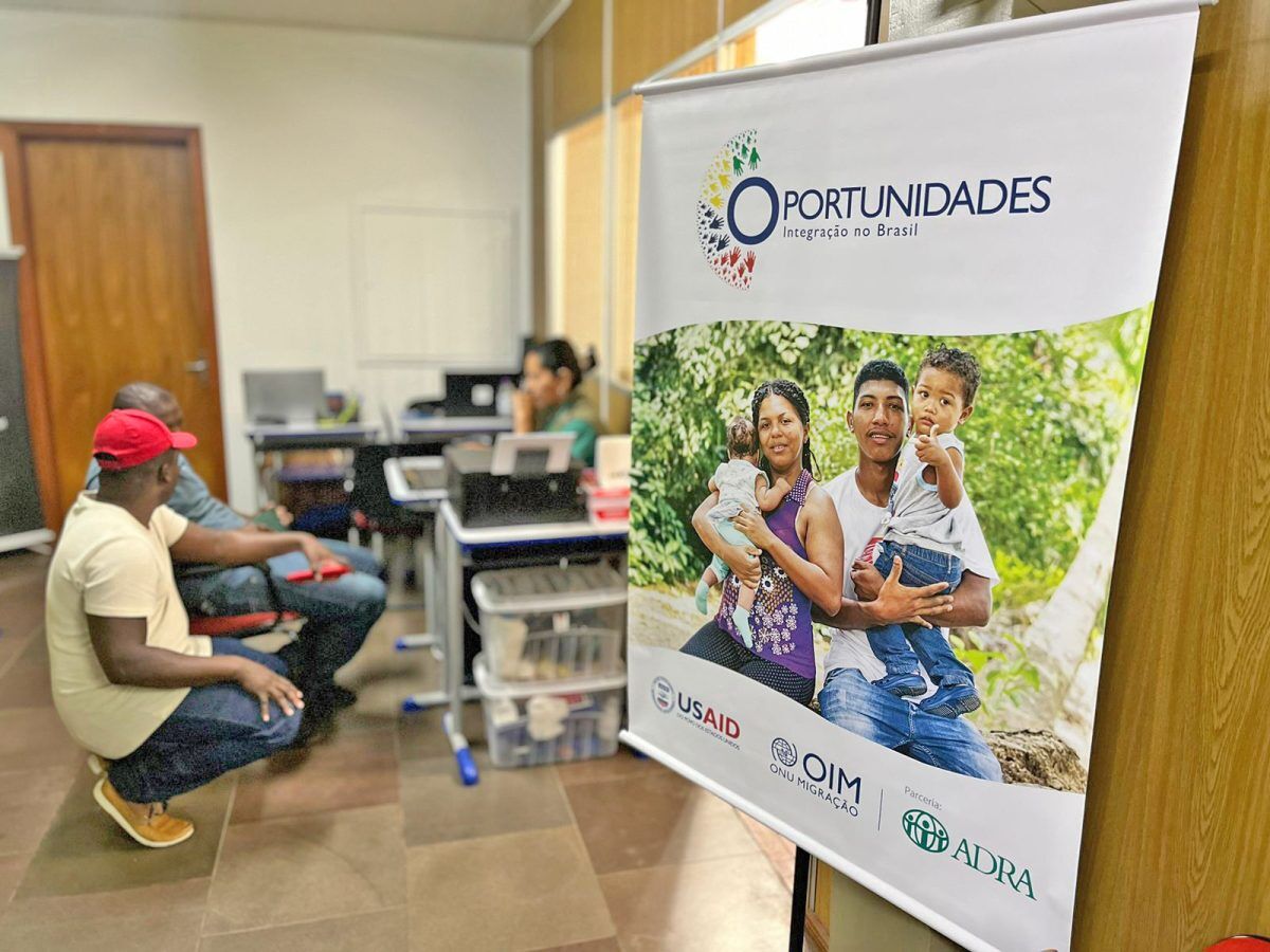 Atingidos pela enchente buscam apoio para refazer documentos