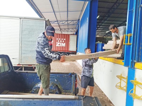 Empresa doa móveis a famílias afetadas pela enchente