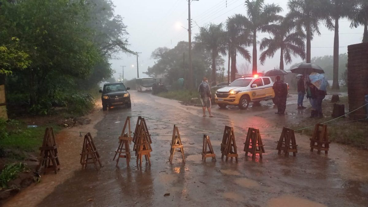 Moradores protestam por melhorias em trecho da ERS-130