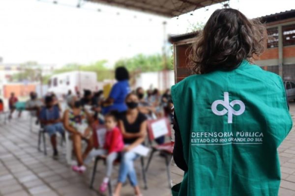 Defensoria Pública realiza mutirão para atender pessoas afetadas pela enchente