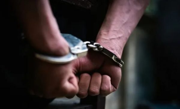 Jovem é preso por tráfico de drogas em Estrela