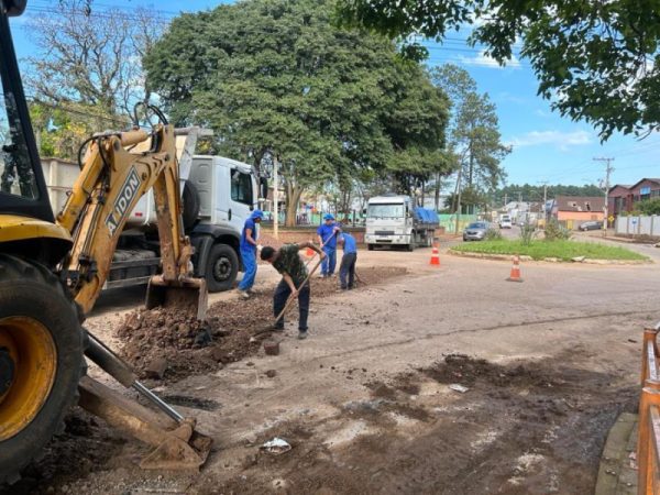 Governo de Lajeado recupera vias asfaltadas após chuvas