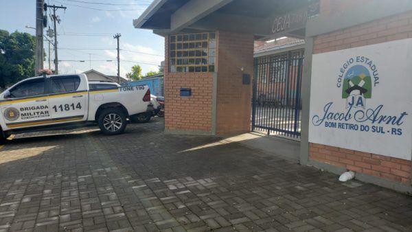 Jovem em surto ataca professora em Bom Retiro do Sul