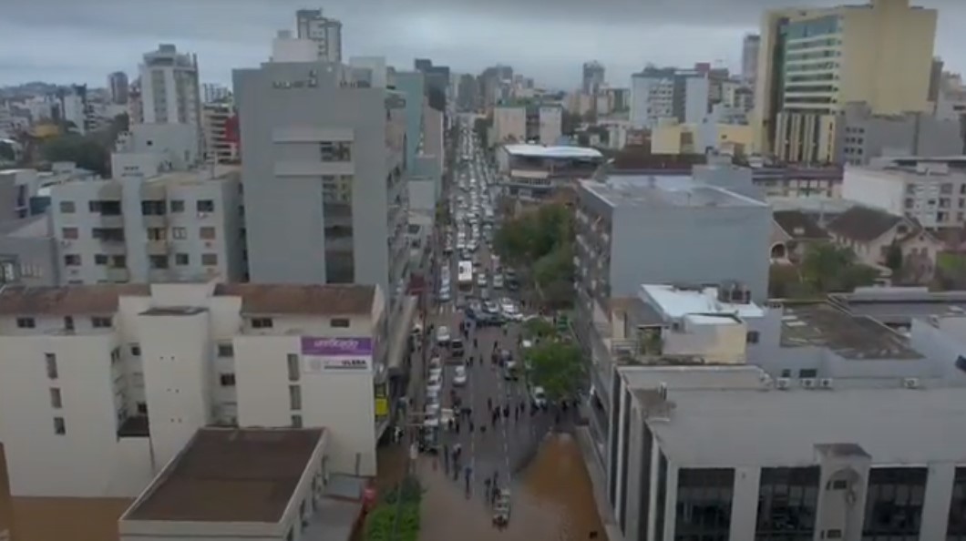 Vídeo mostra caos no trânsito na área central de Lajeado