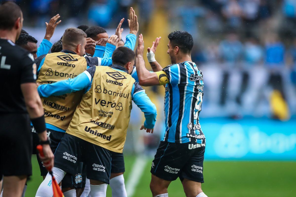 Grêmio vence Cuiabá e segue no G4 do Brasileirão