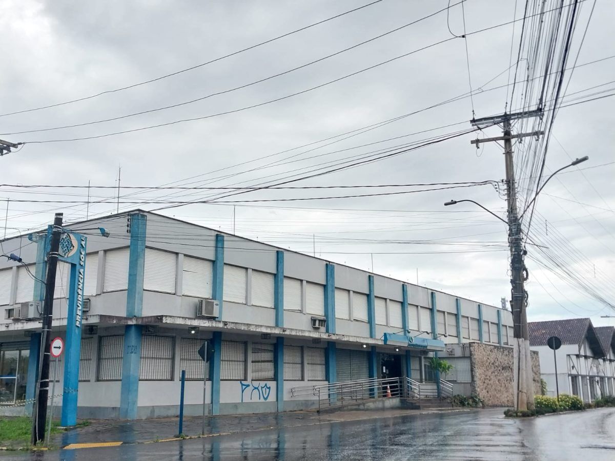 Estrela instala centro de apoio da enchente em antigo prédio do INSS