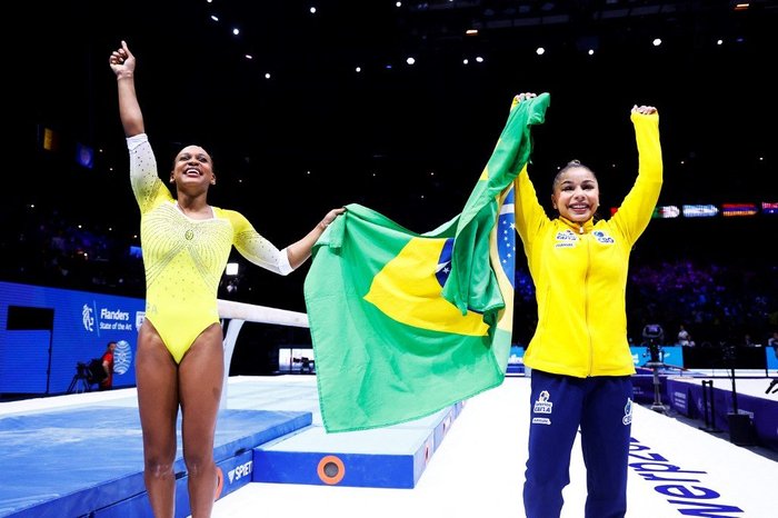 Rebeca Andrade é prata no solo, e Flávia Saraiva fica com bronze