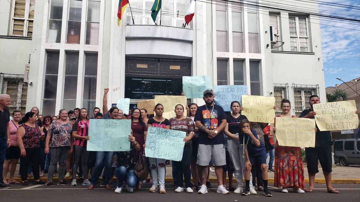 Moradores de Estrela pedem audiência com prefeito em novo protesto