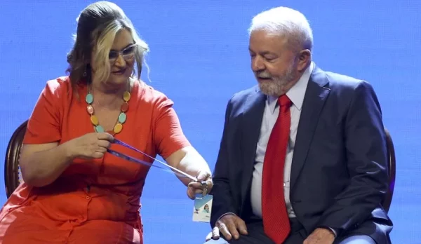 Lula demite presidente da Caixa, Rita Serrano