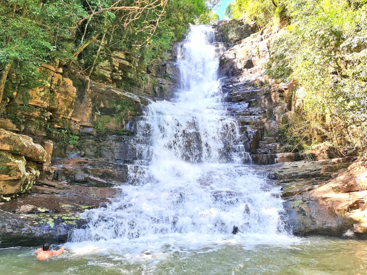 Cascata Bombinha: natureza e hospedagem nas pipas de Muçum