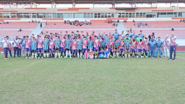 ALE recebe faixas de campeão Gaúcho Sub-17 A2