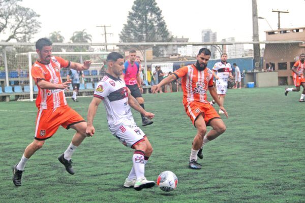 Clubes Sociais promovem jogos no feriado