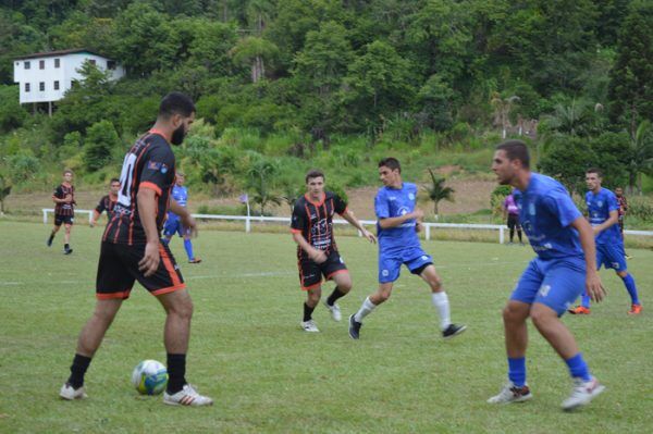 Cinco jogos de futebol abrem o Intercamping