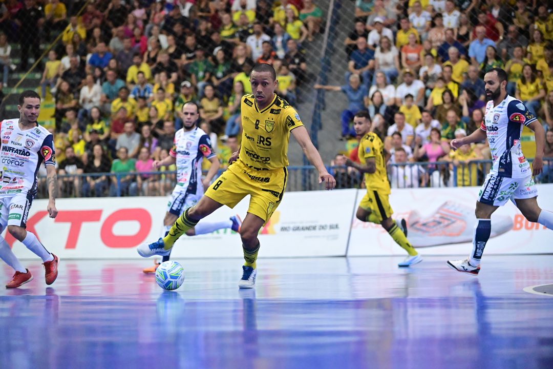 Assoeva consegue virada emocionante na Liga Futsal