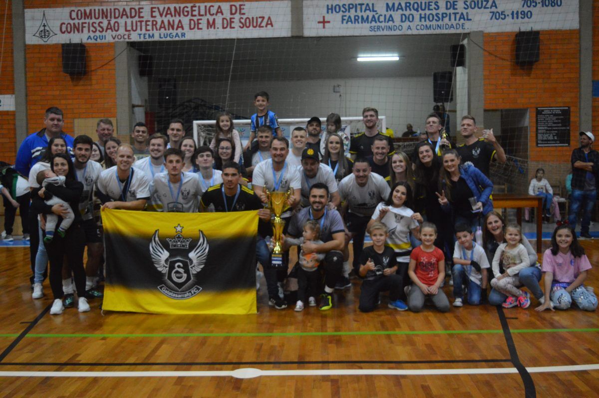 Marques de Souza conhece os campeões do futsal