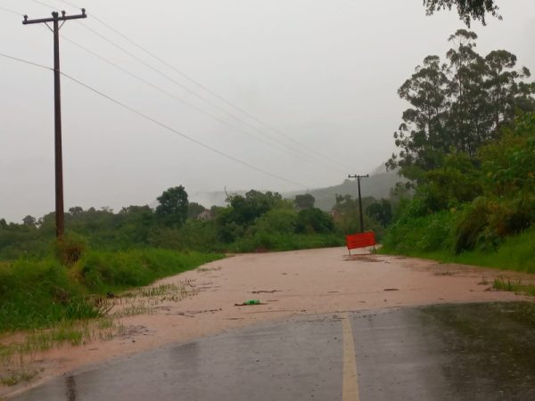 Chuva bloqueia pontes em Forquetinha