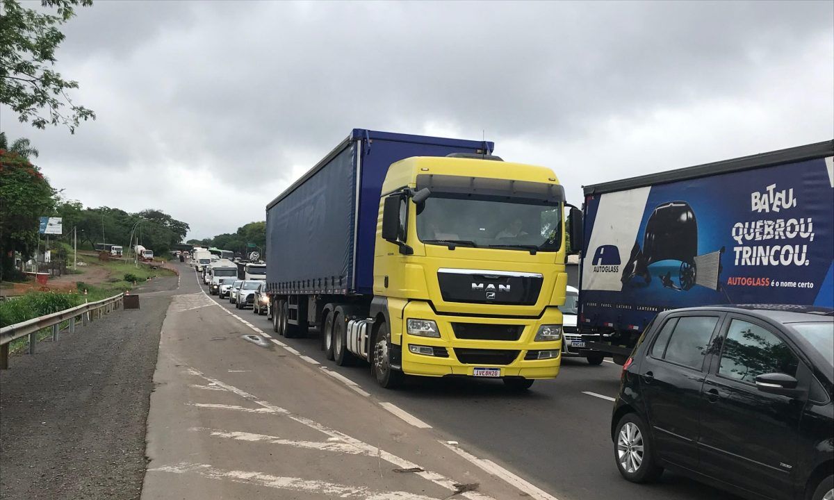 Obras na ponte do Rio Taquari voltam a congestionar BR-386, em Estrela