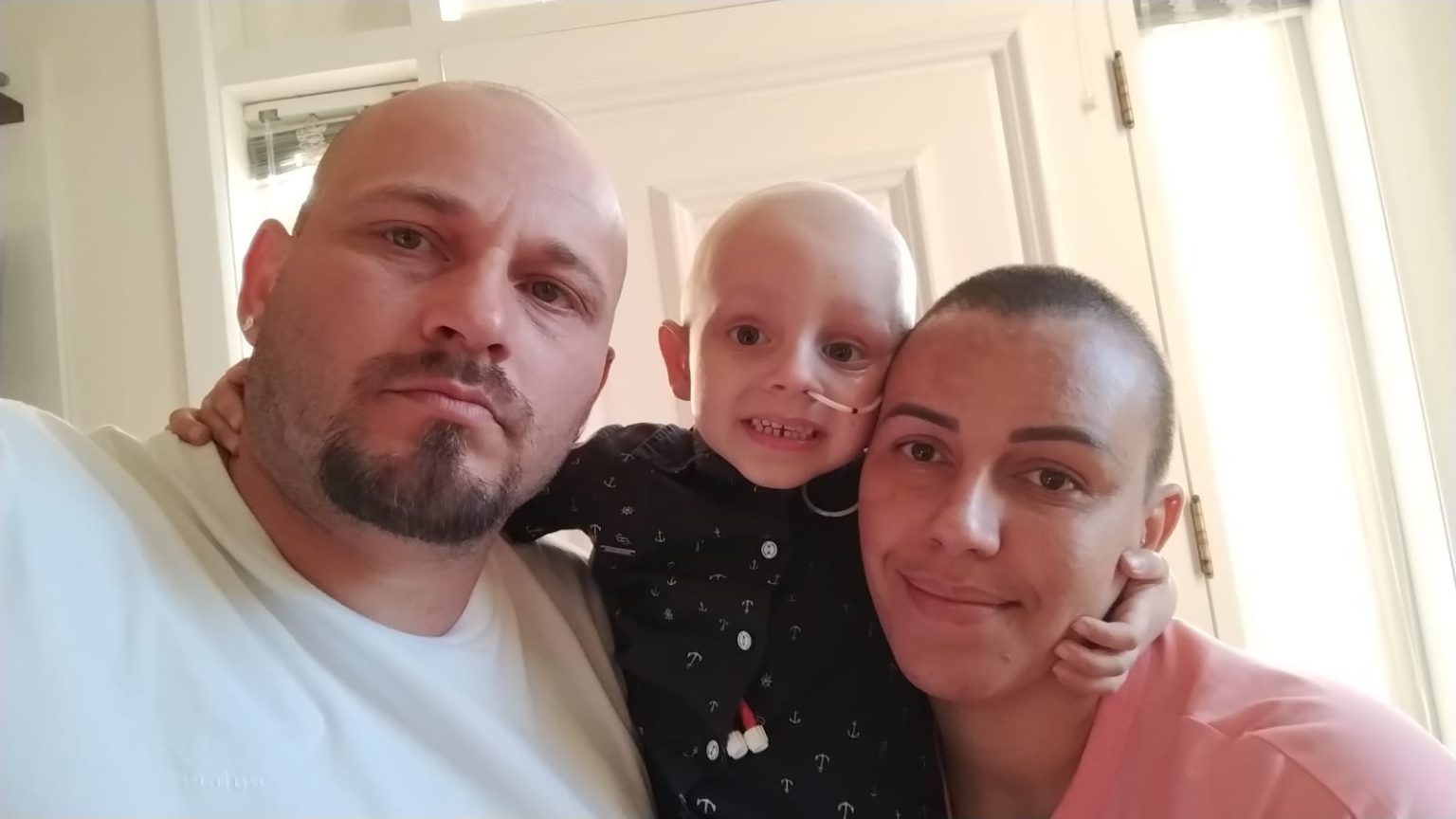 Família busca apoio para tratamento milionário contra câncer raro em criança