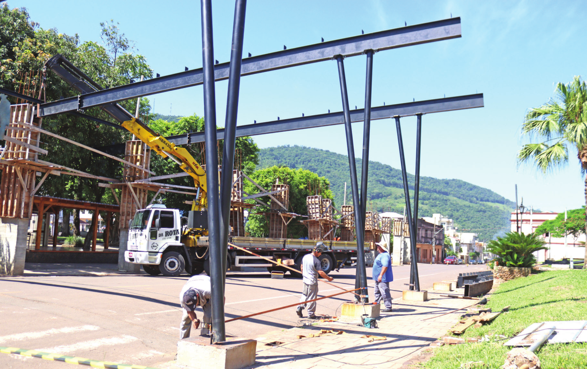 Após danos pela cheia, Muçum retoma obras na Rua Coberta