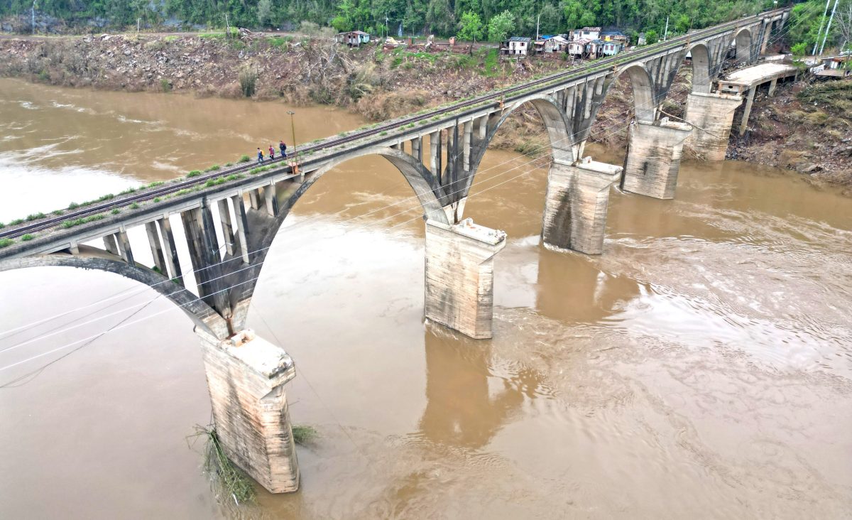 Governo anuncia R$ 9 milhões para reconstruir ponte Brochado da Rocha