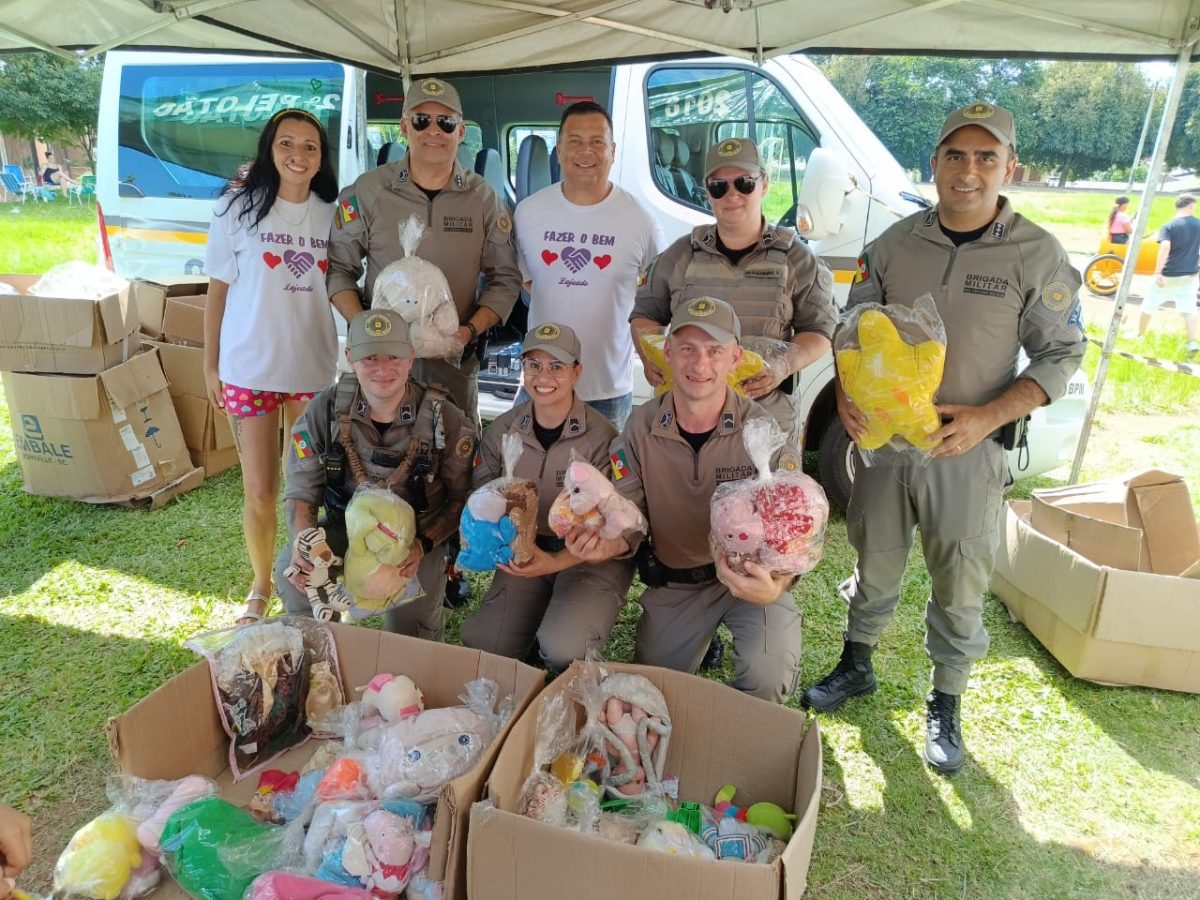 Mais de 400 brinquedos entregues no bairro Santo Antônio neste sábado