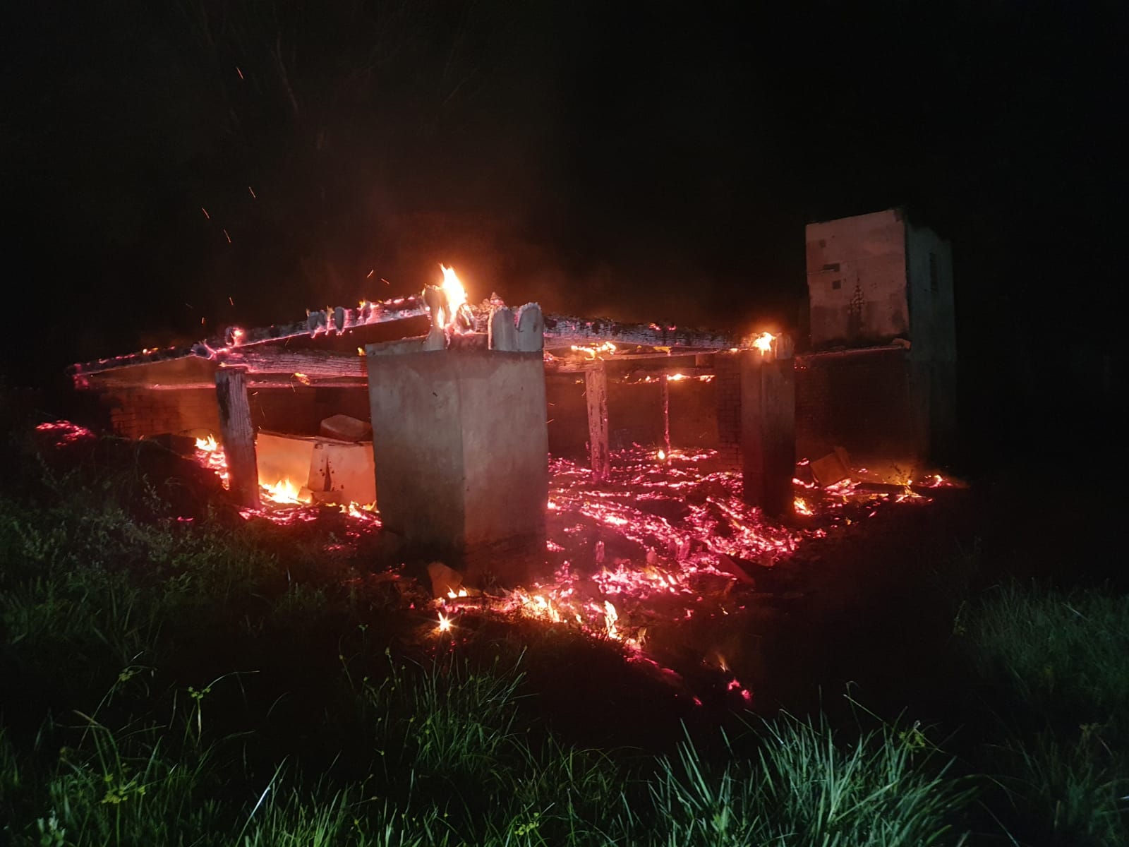 Casa pega fogo em Marques de Souza neste domingo