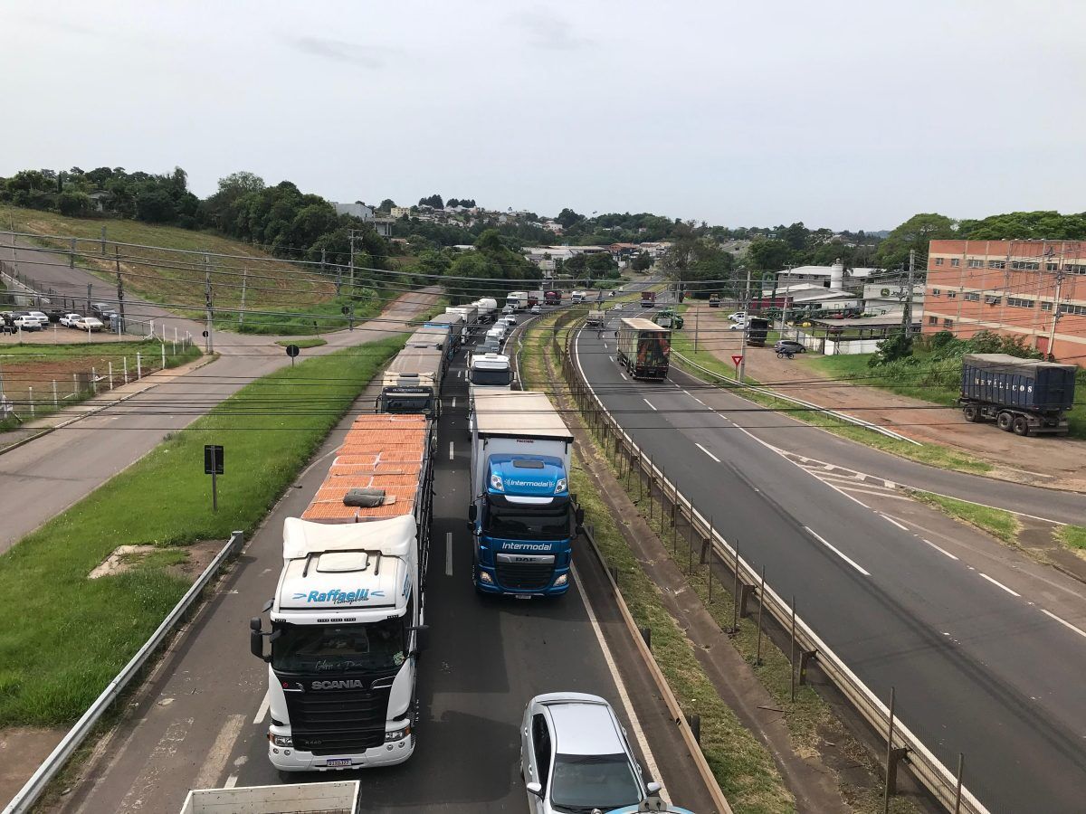 Congestionamento na BR-386, em Estrela, segue nesta quinta