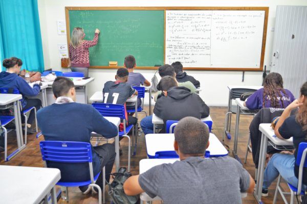 Vale passa a contar com turno integral em sete escolas estaduais