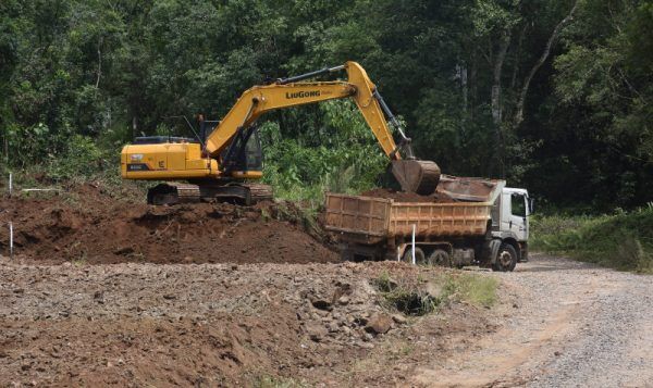 Obras de asfalto iniciam em Barra do Araguari