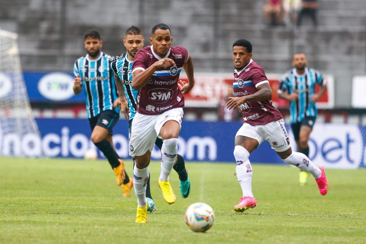 Grêmio leva virada do Caxias na abertura do Gauchão