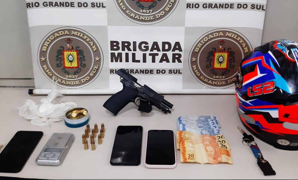 Dupla é presa por tráfico de drogas e porte de arma em Lajeado