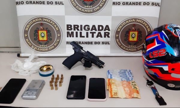 Dupla é presa por tráfico de drogas e porte de arma em Lajeado