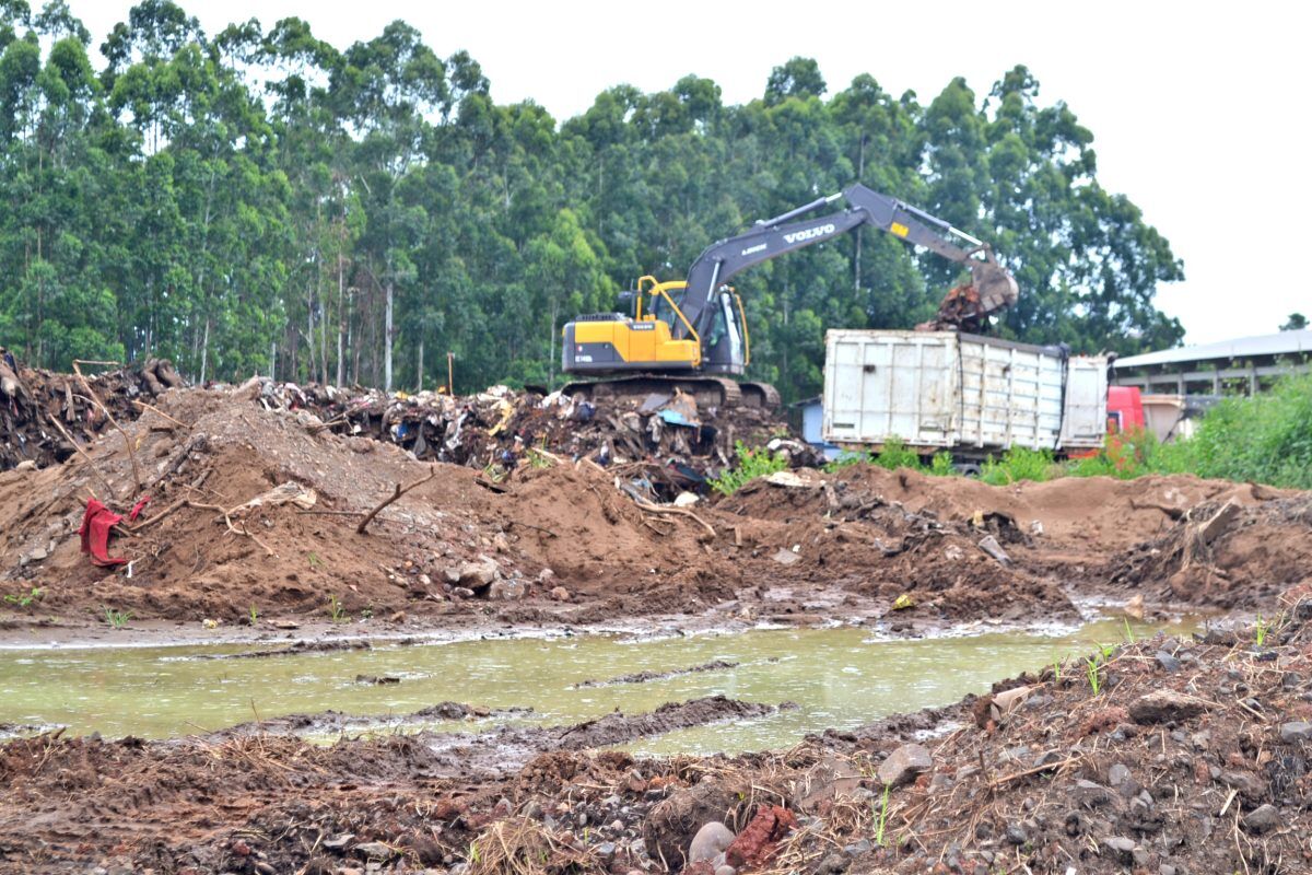 Remoção de entulho avança e mais de 5 mil toneladas foram destinadas ao aterro  